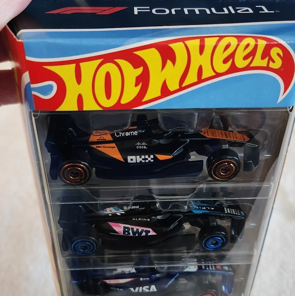 🏎️🏁Hot Wheels Formula 1 Toy Car Set – 5 Cars – 2024 Edition – NWT – Multicolor